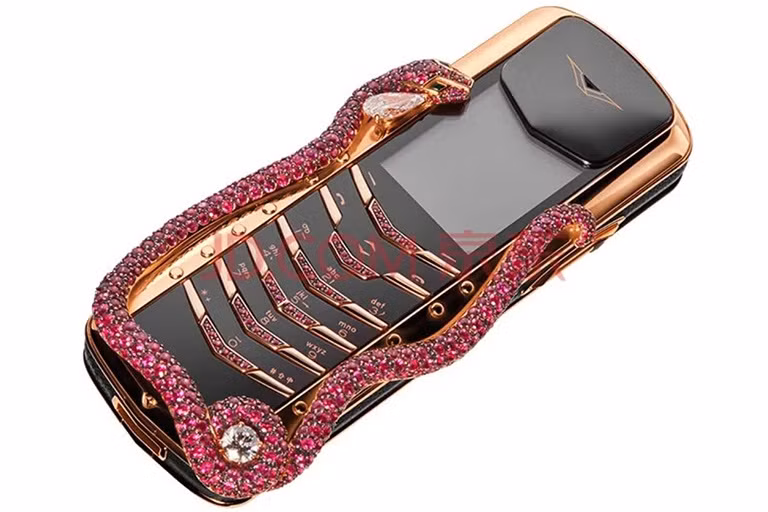 Signature Cobra được đánh giá là khó sử dụng. VERTU