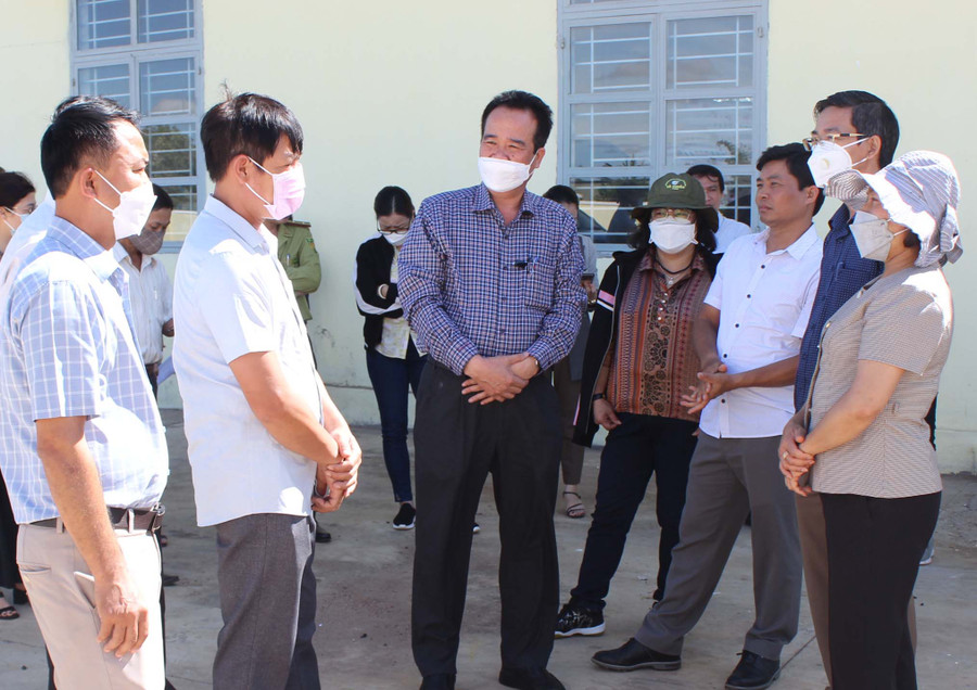 Khảo sát tại HTX Công nông nghiệp và Dịch vụ Hợp Tiến ( xã Ia Lâu). Ảnh: Nguyễn Diệp