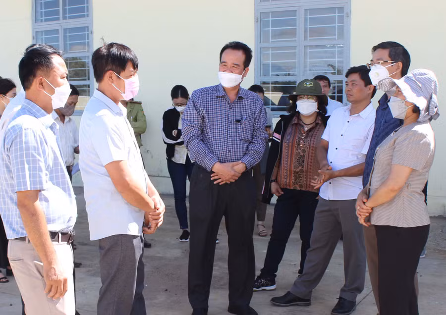 Khảo sát tại HTX Công nông nghiệp và Dịch vụ Hợp Tiến ( xã Ia Lâu). Ảnh: Nguyễn Diệp