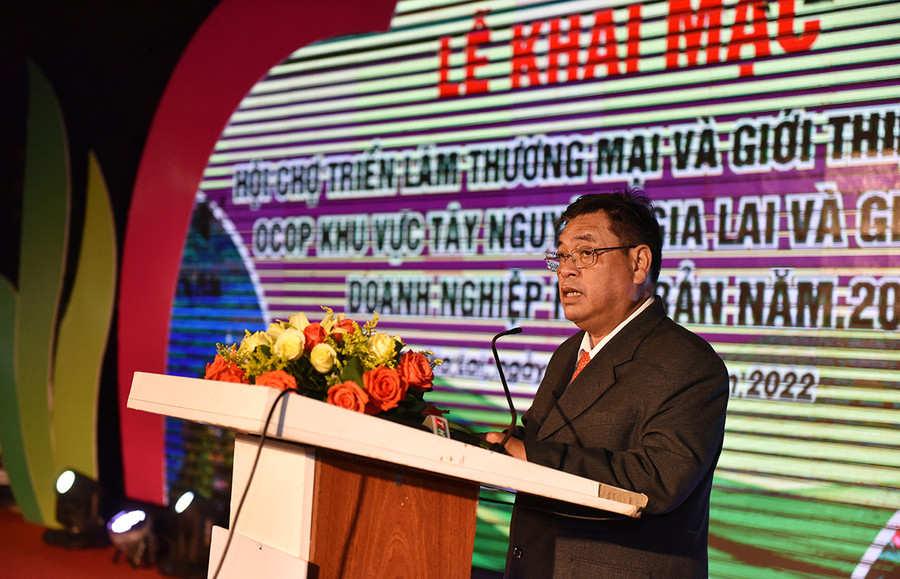 Phó Chủ tịch UBND tỉnh Kpă Thuyên phát biểu khai mạc hội chợ. Ảnh: Đức Thụy Phó Chủ tịch UBND tỉnh Kpă Thuyên phát biểu khai mạc. Ảnh: Đức Thụy