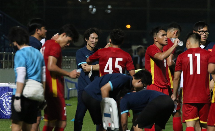 Huấn luyện viên Gong Oh-kyun lạc quan dù U23 Việt Nam thua U23 UAE. Ảnh: VFF