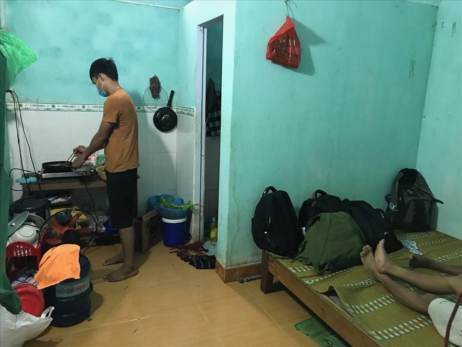 Sắp bước sang tháng thực thi chính sách thứ tư, nhưng mới chỉ có 40 tỉ đồng, trong tổng số 6.600 tỉ đồng gói hỗ trợ thuê nhà đến tay người lao động. Ảnh: Tường Minh