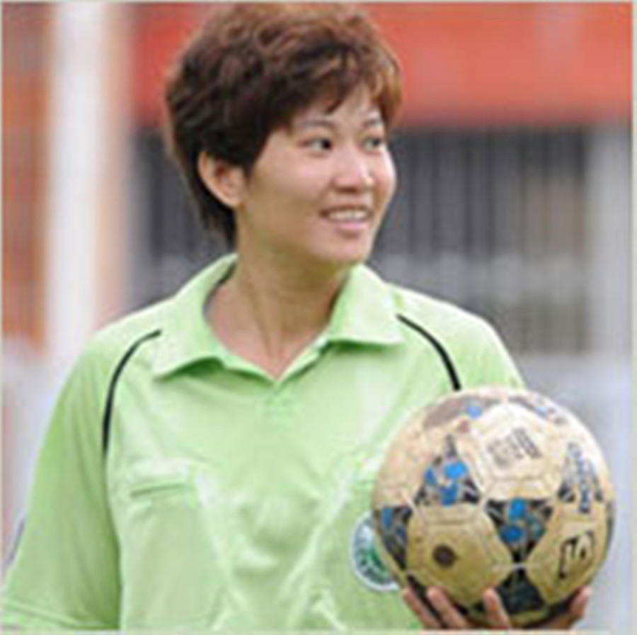 Cựu trọng tài Mai Hoàng Trang. SỸ TÚ