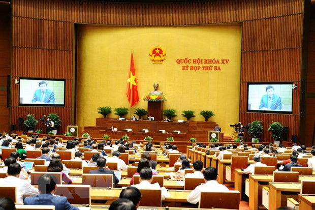 Bộ trưởng Bộ Kế hoạch và Đầu tư Nguyễn Chí Dũng trình bày Tờ trình về dự thảo Nghị quyết về thí điểm một số cơ chế, chính sách đặc thù phát triển tỉnh Khánh Hòa. Ảnh: Minh Đức/TTXVN Bộ trưởng Bộ Kế hoạch và Đầu tư Nguyễn Chí Dũng trình bày Tờ trình về dự thảo Nghị quyết về thí điểm một số cơ chế, chính sách đặc thù phát triển tỉnh Khánh Hòa. Ảnh: Minh Đức/TTXVN