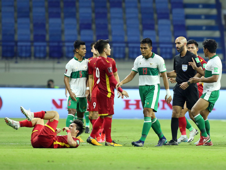 Các trận chạm trán giữa Việt Nam và Indonesia luôn rất nóng. Ảnh: Ngọc Linh