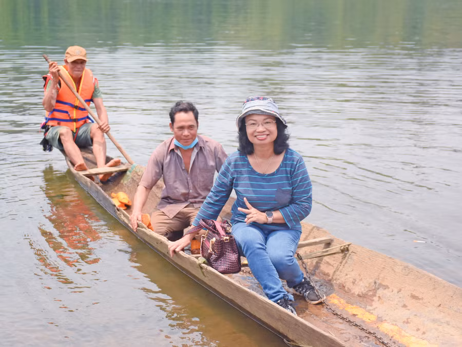 Tiến sĩ Nguyễn Thị Kim Vân trong chuyến điền dã tại xã Ia O (huyện Ia Grai). Ảnh: P.D