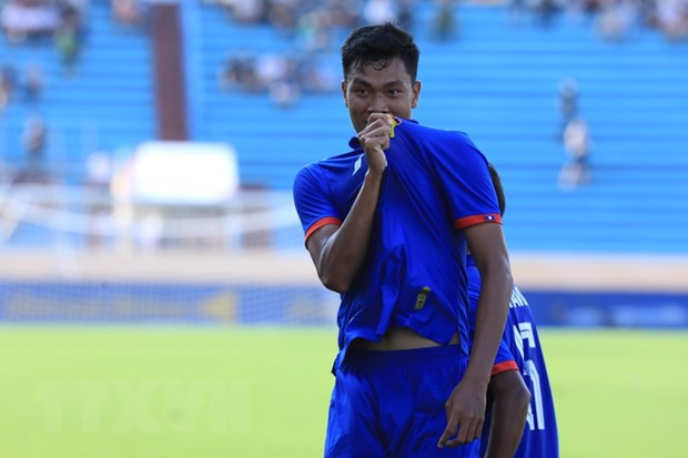 Các cầu thủ Lào ăn mừng bàn thắng mở tỷ số trận đấu. Ảnh: Tuấn Anh/TTXVN