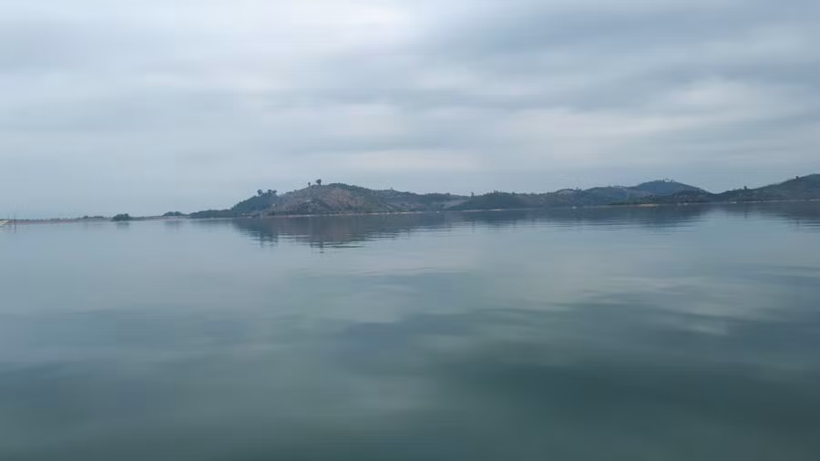 Lòng hồ thuỷ điện Sê San 4 khárộng, thuận lợi cho nuôi trồng thuỷ sản và phát triển du lịch.