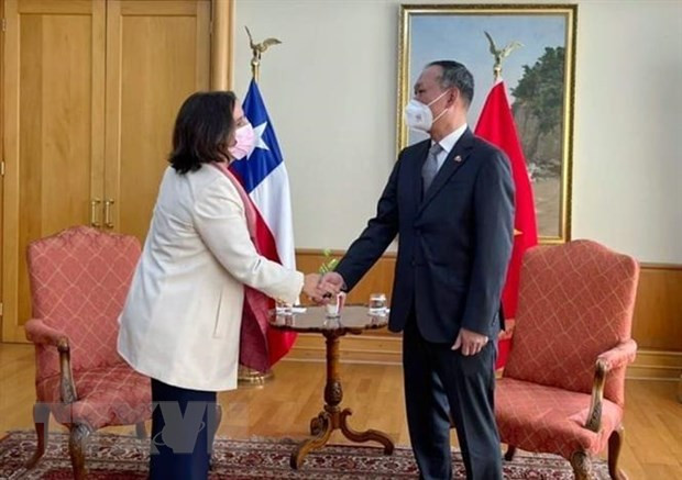 Bộ trưởng Antonia Urrejola Noguera tiếp Đại sứ Phạm Trường Giang. (Ảnh: TTXVN phát) Bộ trưởng Antonia Urrejola Noguera tiếp Đại sứ Phạm Trường Giang. (Ảnh: TTXVN phát)