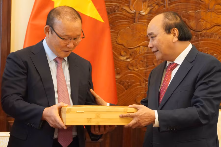 Chủ tịch nước luôn trân trọng sự đóng góp của HLV Park Hang-seo. Ảnh: Gia Hân