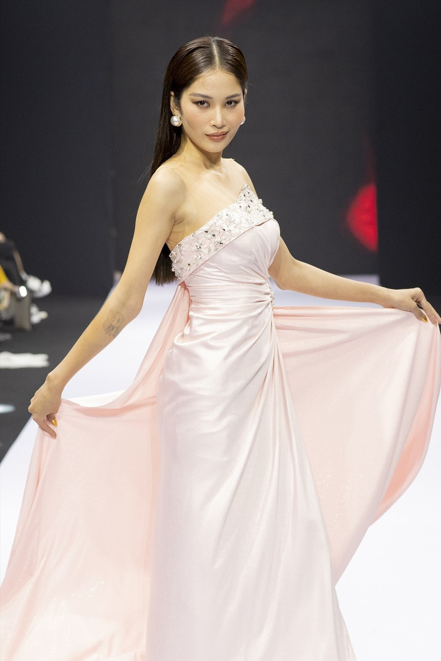 Hiện tại, chân dài 9X thuộc nhóm thí sinh mạnh tại cuộc thi. Ảnh: BTC