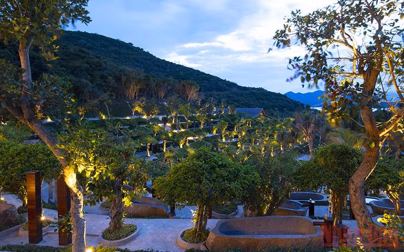 Một góc khu vực tắm bùn tại Khu Du lịch Hòn Tằm.