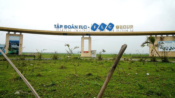 Sau nhiều năm triển khai, dự án Khu công nghiệp FLC Hoàng Long mới chỉ làm được một cái cổng. Ảnh: Duy Cường