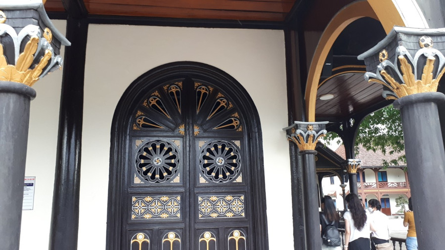 Hoa văn độc đáo mang đậm bản sắc truyền thống dân tộc.