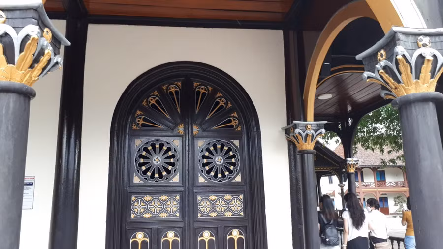 Hoa văn độc đáo mang đậm bản sắc truyền thống dân tộc.