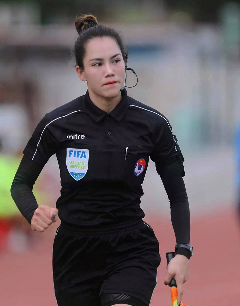 Nhan sắc lộng lẫy của nữ trợ lý trọng tài Hà Thị Phượng. MINH TÚ