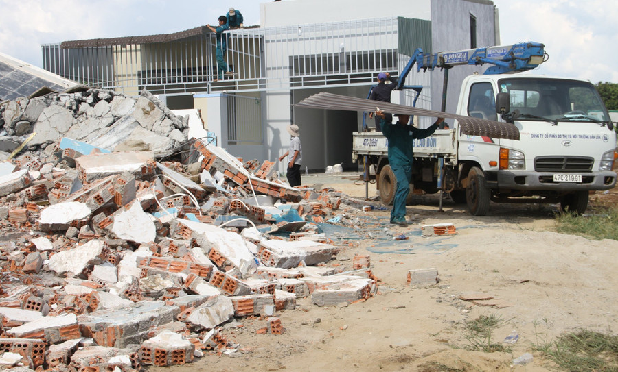 Có căn nhà giá trị xây dựng cả tỉ đồng trên đất nông nghiệp cũng bị cưỡng chế phá dỡ. Ảnh: Hoàng Bình