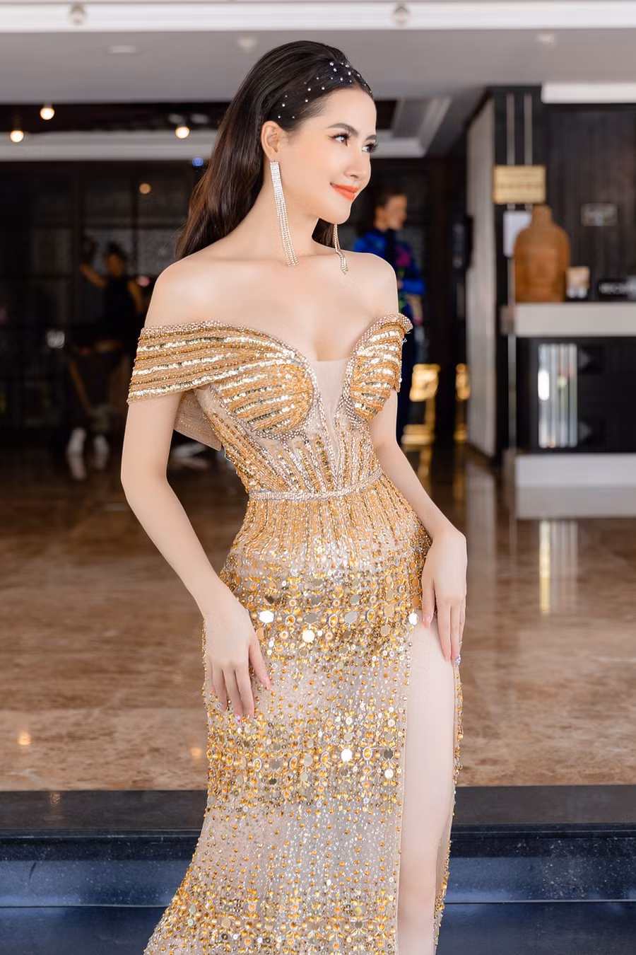 Mỹ nhân quê Tiền Giang thấy mình còn mê công việc nên khó tìm được người thông cảm. Ảnh: NVCC