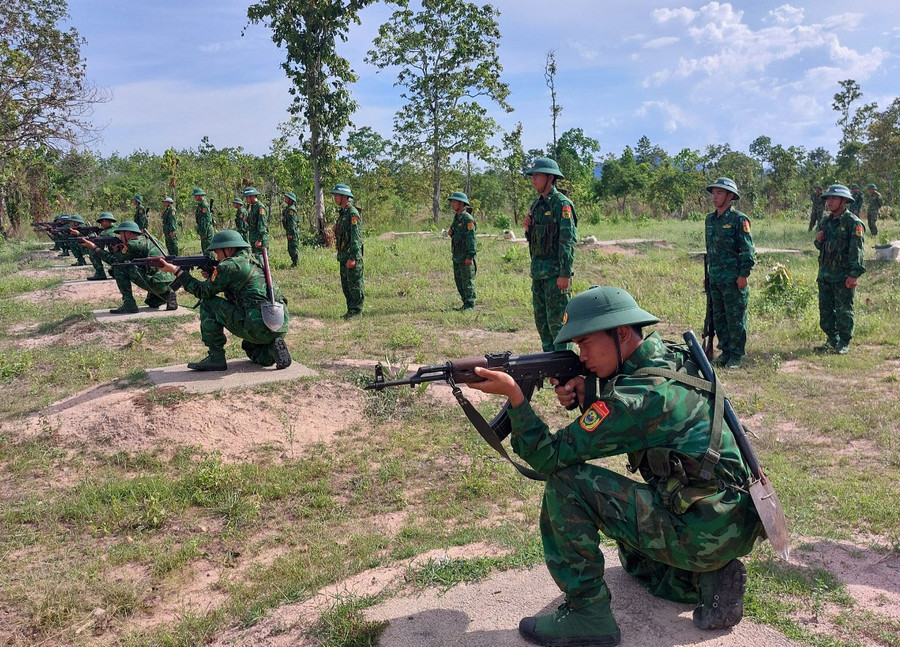 Chiến sĩ mới ở Tiểu đoàn Huấn luyện-Cơ động tập luyện trên thao trường. Ảnh: Thiên Thanh Chiến sĩ mới ở Tiểu đoàn Huấn luyện-Cơ động tập luyện trên thao trường. Ảnh: Thiên Thanh