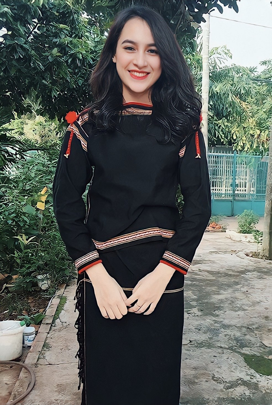 H Duyên Kbrông là sinh viên trường Cao đẳng Văn hóa Nghệ thuật Đắk Lắk. Cô sở hữu chiều cao lý tưởng 1,7m, gương mặt xinh đẹp, vóc dáng cân đối. Trước khi đến với Hoa hậu các Dân tộc Việt Nam, người đẹp sinh năm 1999 thử sức với vai trò người mẫu ảnh và theo đuổi con đường trở thành diễn viên múa chuyên nghiệp. Ảnh: BTC