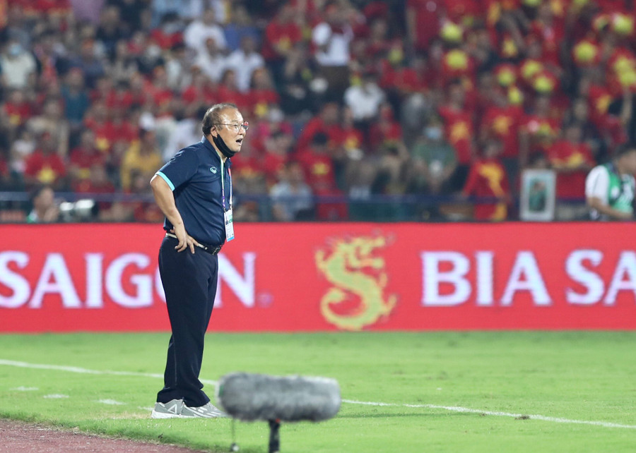 HLV Park Hang-seo và các học trò đã góp mặt ở trận đấu cuối cùng của SEAGames 31. Ảnh: Văn Hữu