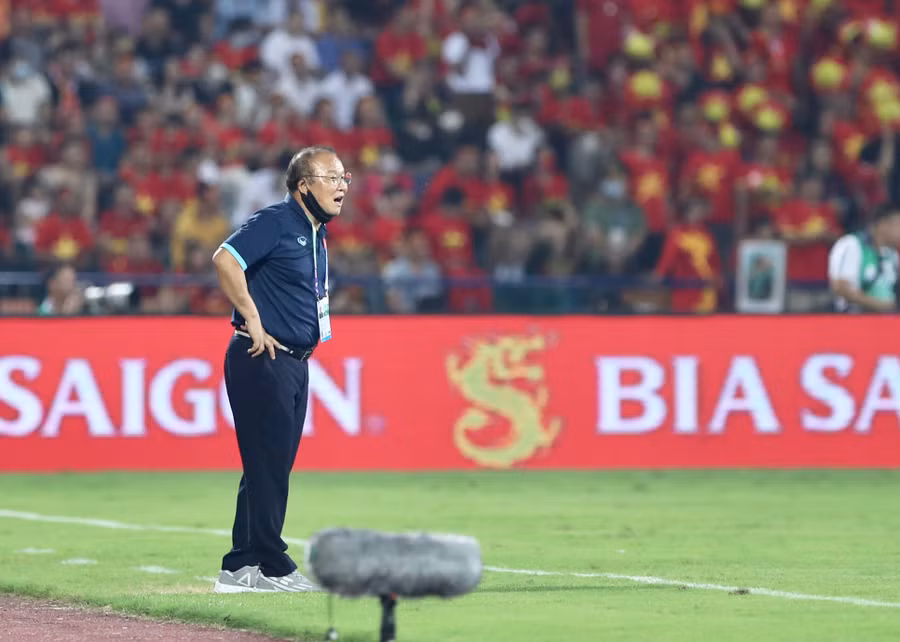 HLV Park Hang-seo và các học trò đã góp mặt ở trận đấu cuối cùng của SEAGames 31. Ảnh: Văn Hữu