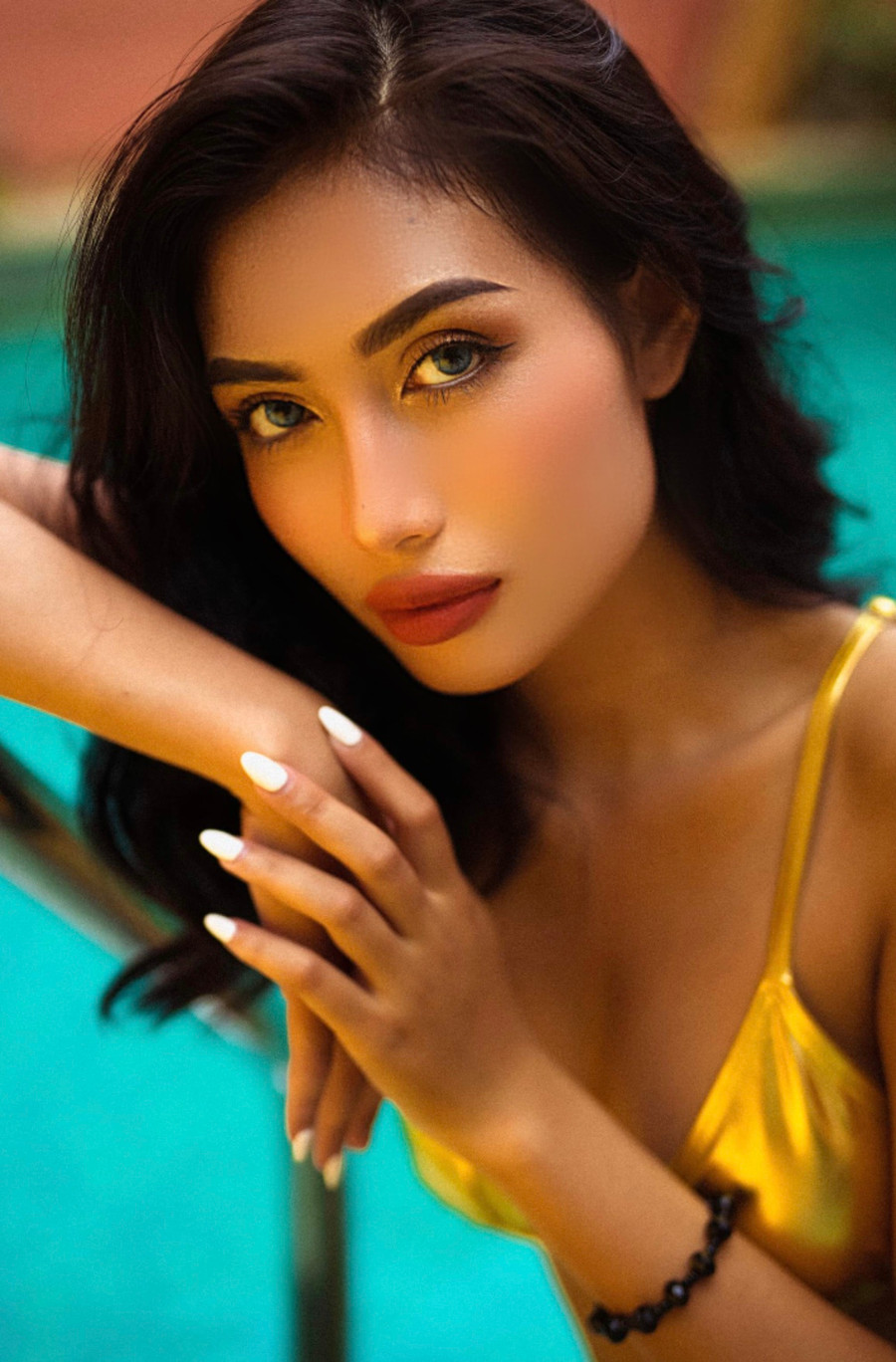 H Nghi Kbuôr gây ấn tượng bởi vẻ đẹp sắc sảo. Dù sở hữu chiều cao hạn chế 1,65m song cô có vóc dáng cân đối, đặc biệt là vòng eo 57cm. Từng trải qua khoảng thời gian khó khăn vì gia đình gặp biến cố, người đẹp muốn chia sẻ câu chuyện của mình với mọi người và được trải nghiệm nhiều hơn. Ảnh: BTC