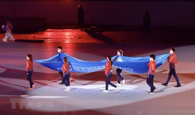 Lễ rước cờ của liên đoàn thể thao Đông Nam Á tại buổi tổng duyệt Lễ khai mạc SEA Games 31. Ảnh: Quang Hà/TTXVN