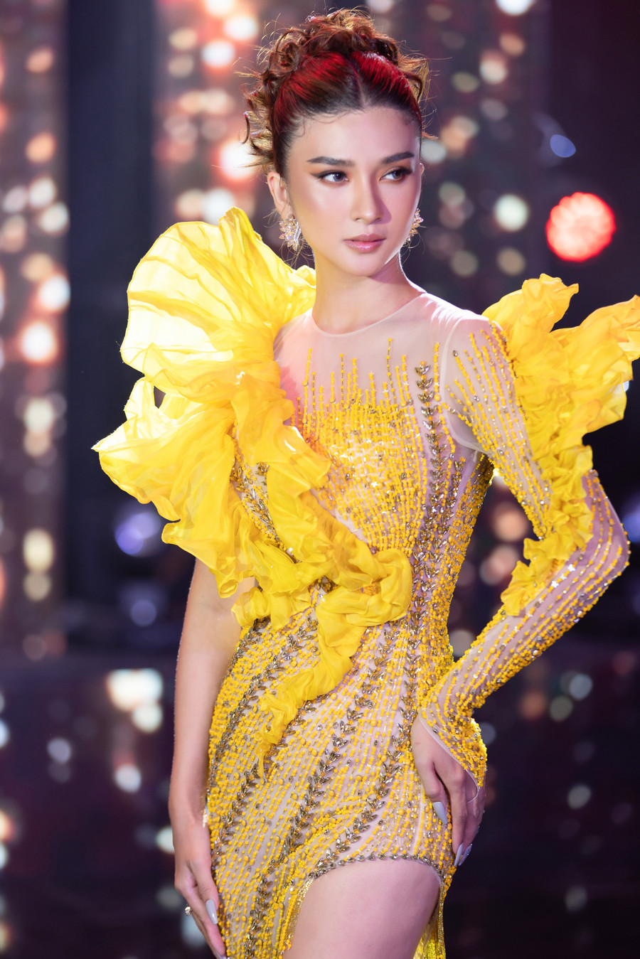 Tối 21.5, Kim Tuyến xuất hiện với tư cách là giám khảo tại cuộc thi Lady Night, đây được xem là một chương trình nhằm tôn vinh nét đẹp và giá trị của những người thuộc cộng đồng LGBT+. Ảnh: NVCC Tối 21.5, Kim Tuyến xuất hiện với tư cách là giám khảo tại cuộc thi Lady Night, đây được xem là một chương trình nhằm tôn vinh nét đẹp và giá trị của những người thuộc cộng đồng LGBT+. Ảnh: NVCC