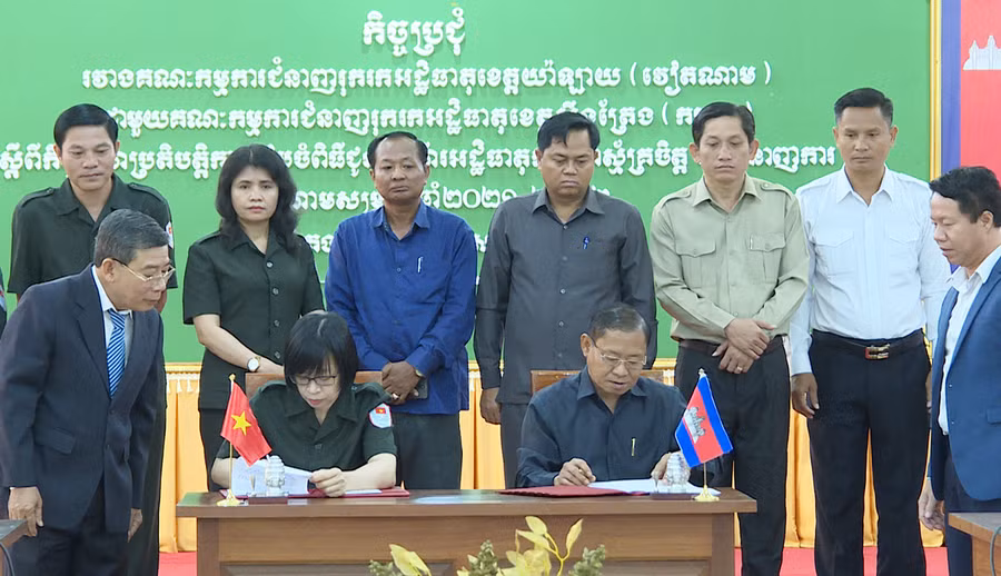 Ký kết công tác phối hợp. Ảnh: Đoàn Bình