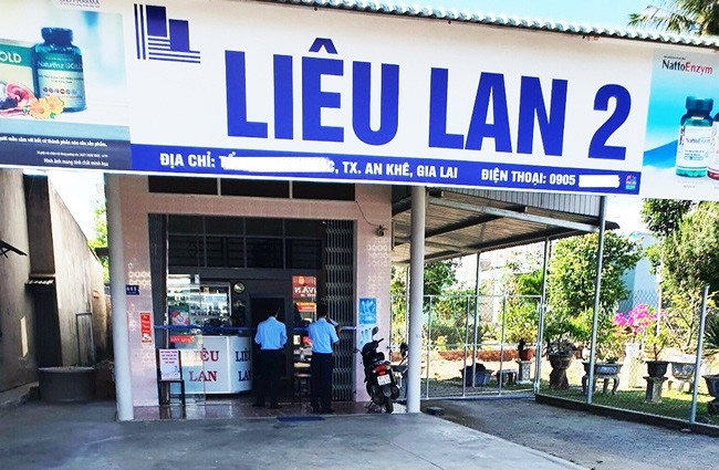 Lực lượng QLTT Gia Lai kiểm tra hoạt động tại Nhà thuốc Liêu Lan 2. Ảnh nguồn CADN Lực lượng QLTT Gia Lai kiểm tra hoạt động tại Nhà thuốc Liêu Lan 2. Ảnh nguồn CADN