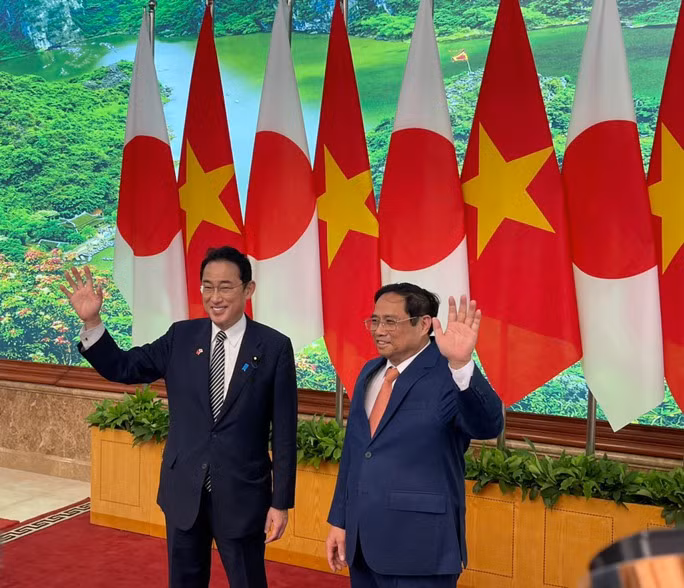 Thủ tướng Phạm Minh Chính và Thủ tướng Nhật Bản Kishida Fumio tại trụ sở Chính phủ - Ảnh: Hữu Hưng