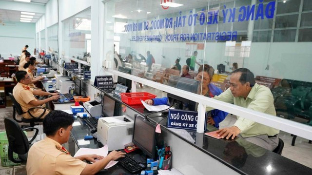 Từ ngày 21-5, đăng ký xe máy tại công an xã, xe ô tô tại công an huyện.