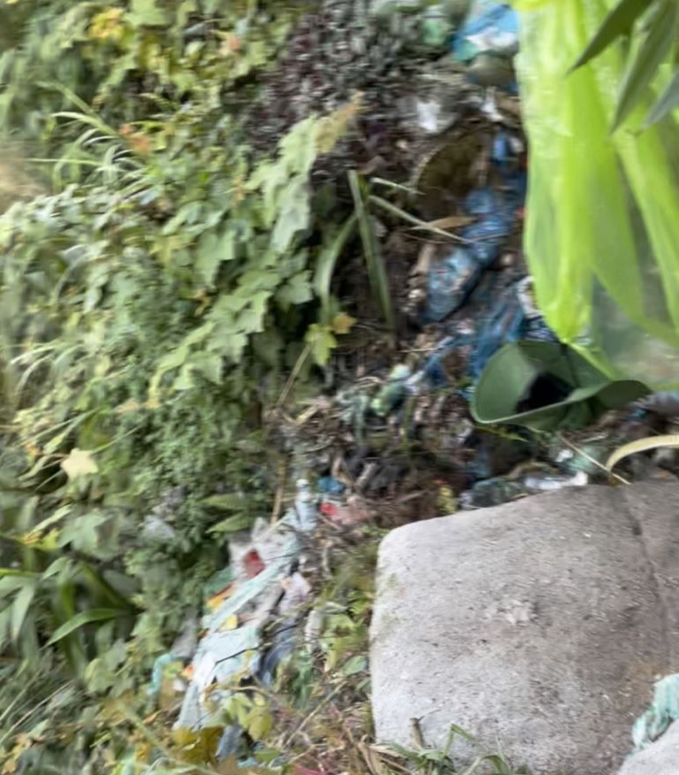  Vị trí trượt chân lần cuối nơi bà Liên gặp nạn. Ảnh: Lê Dũng