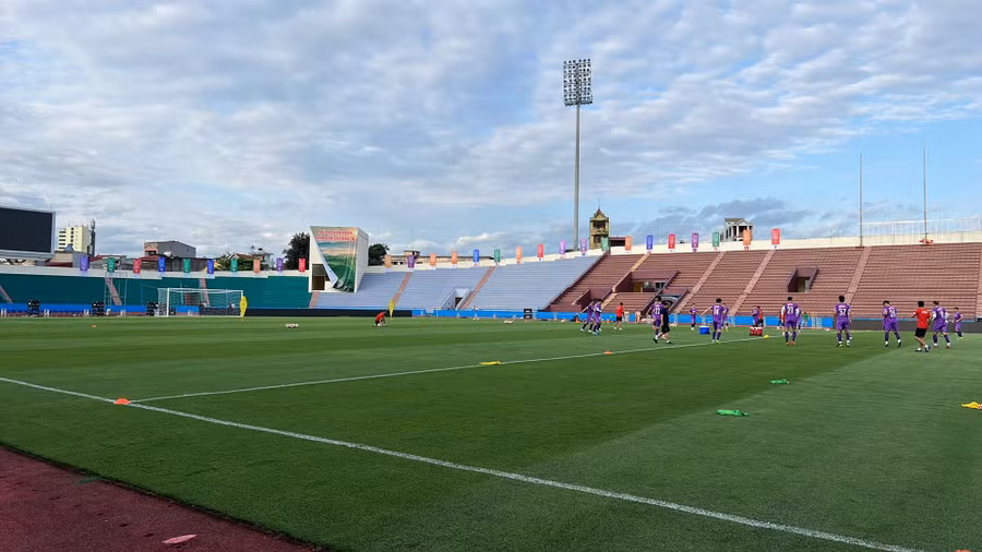 U.23 Việt Nam tập trên sân Việt Trì chiều 1.5. HOÀNG QUÂN