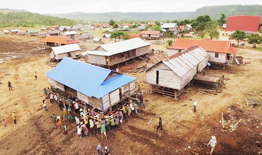 Nhà ở của người dân thuộc 4 làng Đồn (xã Chư A Thai, huyện Phú Thiện) được giúp đỡ di dời, sắp xếp đến nơi ở mới ổn định hơn. Ảnh: Trần Dung