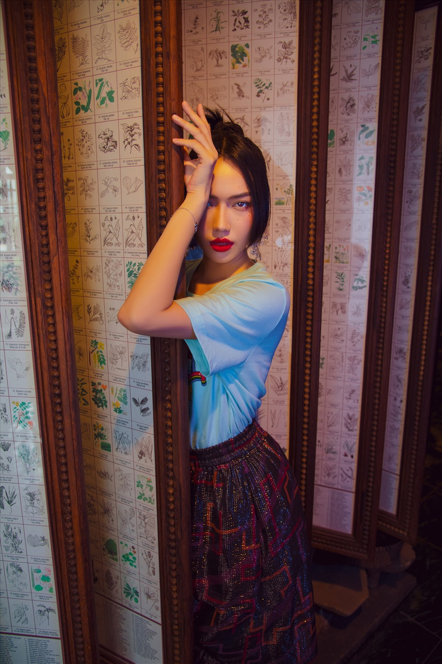 Thành công liên tiếp từ 2 bộ phim điện ảnh khiến cho nữ diễn viên đa tài có chút chần chừ ở vai diễn kế tiếp. Thành công liên tiếp từ 2 bộ phim điện ảnh khiến cho nữ diễn viên đa tài có chút chần chừ ở vai diễn kế tiếp.