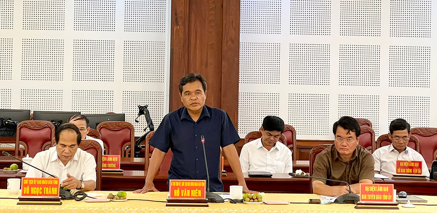 Lãnh đạo tỉnh Gia Lai làm việc với lãnh đạo Tập đoàn Công nghiệp Cao su Việt Nam. Ảnh: Vũ Thảo