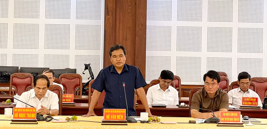 Lãnh đạo tỉnh Gia Lai làm việc với lãnh đạo Tập đoàn Công nghiệp Cao su Việt Nam. Ảnh: Vũ Thảo