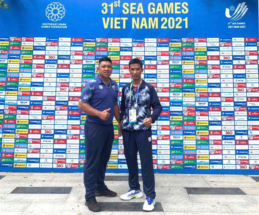 2 trọng tài người Gia Lai ở môn tennis và cầu lông đang tham gia điều hành tại SEAGames 31. Ảnh: Văn Hường