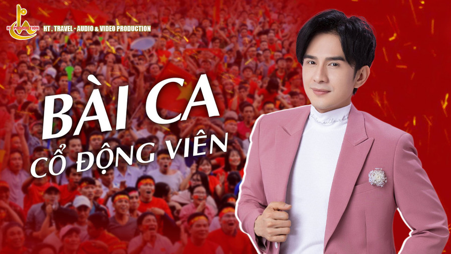 Đan Trường thể hiện Bài ca cổ động viên bằng hai ngôn ngữ Việt - Anh. Ảnh: H.T.P