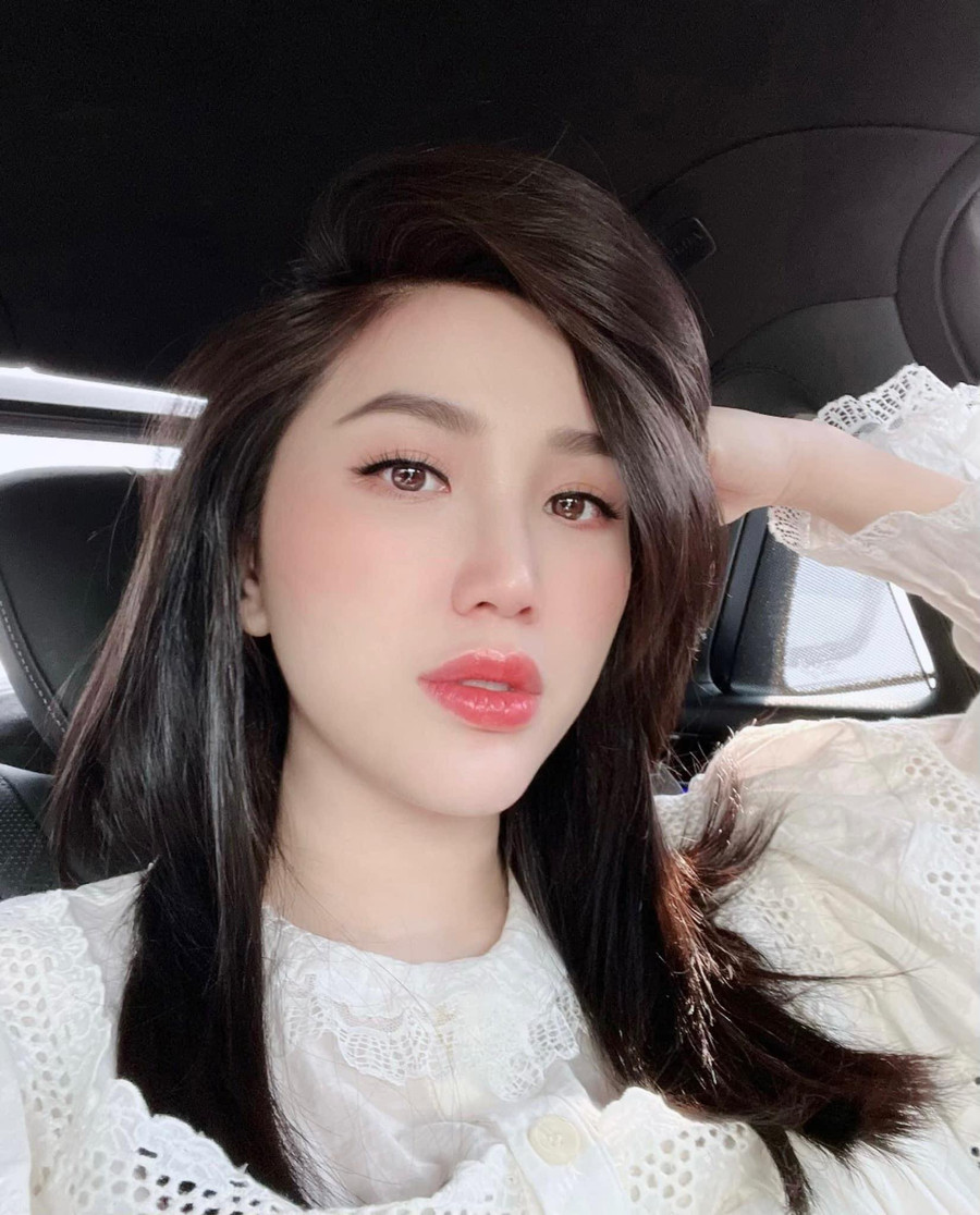Sau khi kết hôn và sinh con, Bảo Thy tập trung chăm sóc tổ ấm nhỏ và hạn chế xuất hiện trong giới giải trí. Ảnh: FBNV Sau khi kết hôn và sinh con, Bảo Thy tập trung chăm sóc tổ ấm nhỏ và hạn chế xuất hiện trong giới giải trí. Ảnh: FBNV