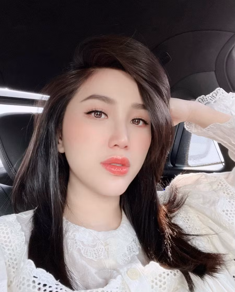 Sau khi kết hôn và sinh con, Bảo Thy tập trung chăm sóc tổ ấm nhỏ và hạn chế xuất hiện trong giới giải trí. Ảnh: FBNV