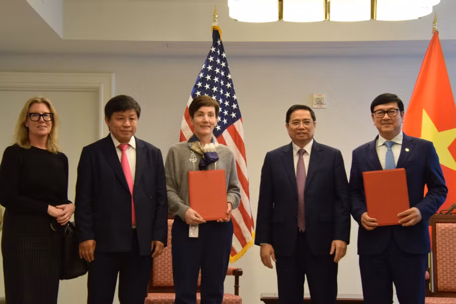  HDBank và IFC trao biên bản hợp tác. Ảnh: Nhật Bắc