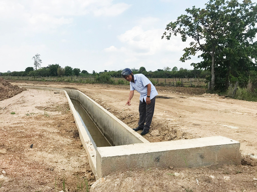 Một tuyến kênh nhánh dẫn nước giúp dân làng Klăh sản xuất lúa vụ mùa 2022. Ảnh: Nguyễn Diệp