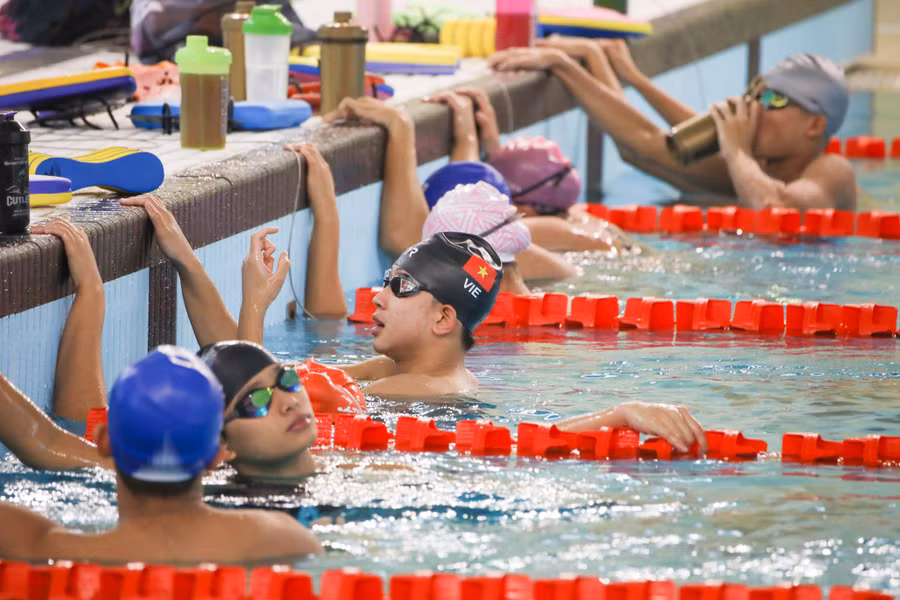 Tuyển bơi Việt Nam tập luyện chuẩn bị cho SEA Games 31. Ảnh: Đậu Tiến Đạt