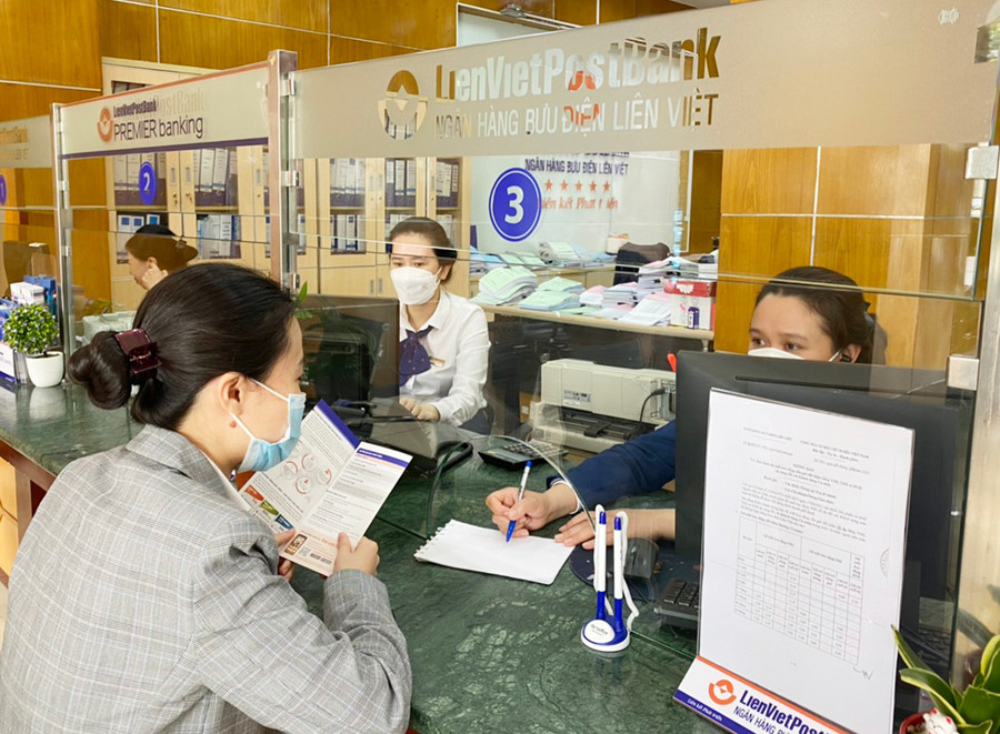 Trong tháng 5-2022, Ngân hàng Bưu điện Liên Việt-Chi nhánh Gia Lai triển khai mở rộng dịch vụ thu ngân sách nhà nước. Ảnh: Sơn Ca Trong tháng 5-2022, Ngân hàng Bưu điện Liên Việt-Chi nhánh Gia Lai triển khai mở rộng dịch vụ thu ngân sách nhà nước. Ảnh: Sơn Ca