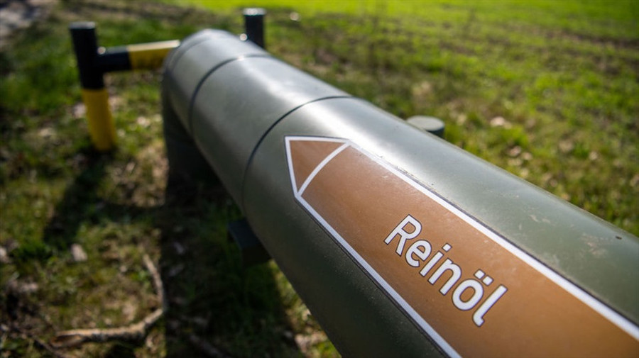 EU chưa đạt đồng thuận về việc cấm nhập khẩu dầu của Nga. Ảnh: Getty