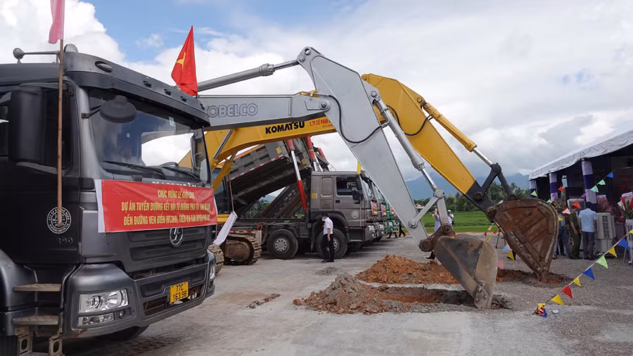 Các đơn vị bắt đầu thi công dự án. Ảnh: Hoàng Trọng