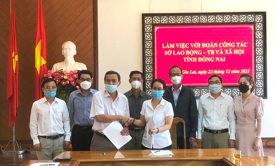 2 tỉnh Gia Lai và Đồng Nai ký kết phối hợp cung cầu lao động hỗ trợ người lao động tìm việc làm, các chế độ chính sách liên quan. Ảnh: Đinh Yến